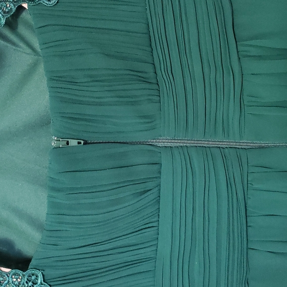 Womens Cap Sleeve Lace Neckline Ruched Bust Evening Gown Size 6 - Picture 10 of 11